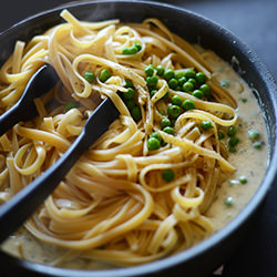 Butter-Less Alfredo with Peas