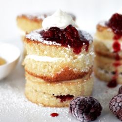 Victoria Sponge Cakes