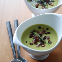 Asparagus Soup with Pecans