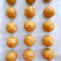 No-Bake PB Pretzel Balls