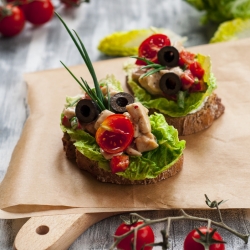 Chicken and Mascarpone Crostini