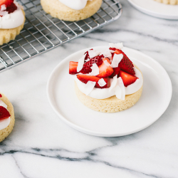 Strawberry Coconut Cream Cakes