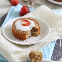 Vanilla Cakes with Strawberries