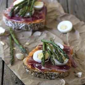 Salmorejo and Asparagus Toast