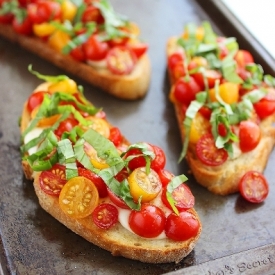 Warm Tomato Mozzarella Bruschetta