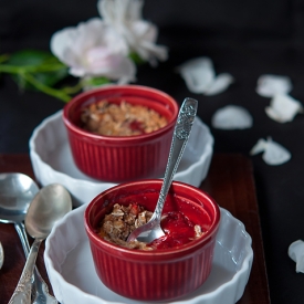 Vegan Mango Strawberry Crumble