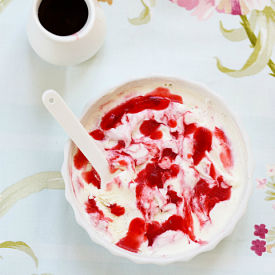 Swirl Ice Cream with Strawberries