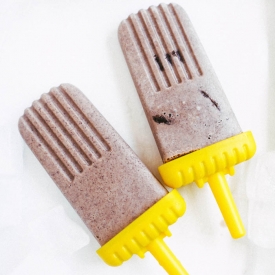 Peanut Butter Oreo Popsicles