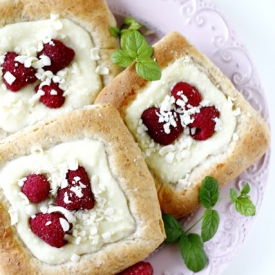 Whole Wheat Buns with Raspberries