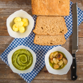 No-Knead Bread/Trio of Spreads