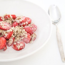 Raw Porridge w/ Fresh Strawberries