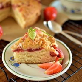 Yeast Cake with Strawberries