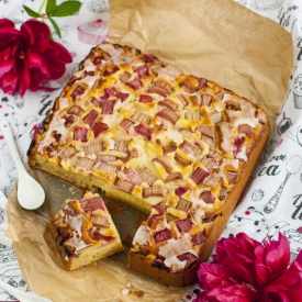 Rhubarb Yoghurt Cake