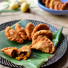 Spiral Curry Puffs (Karipap Pusing)