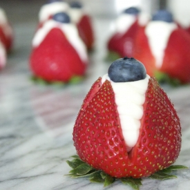 Cheesecake Stuffed Strawberries