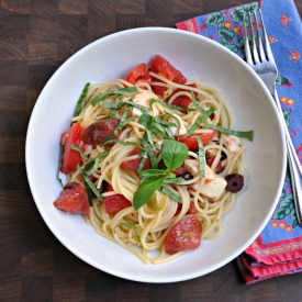 Summer Raw Pasta Sauce w/ Spaghetti