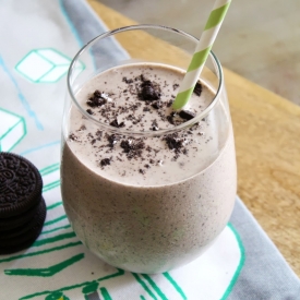 Skinny Cookies and Cream Milkshake