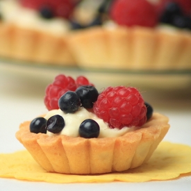 Shortbread Cupcakes with Fruit