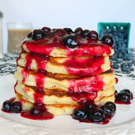 Fluffy Pancakes & Blueberry Sauce