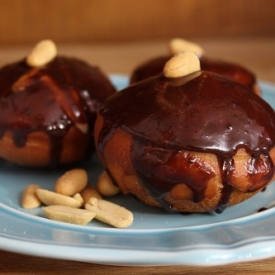 Peanut Butter Pie Stuffed Doughnuts