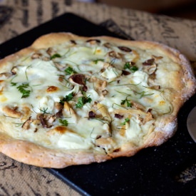 Chicken and Mushroom White Pizza