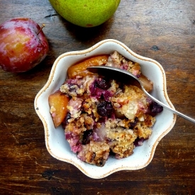 Pear Plum Blueberry Crisp Streusel