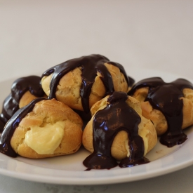 Profiteroles with Custard Cream