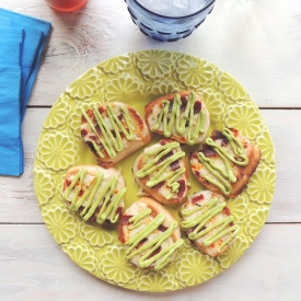 Cheesy Bacon Guacamole Crostini