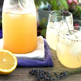 Fizzy Lanvender Lemonade