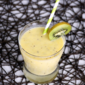 Kiwifruit and Mango Smoothie