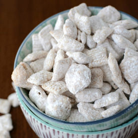 Cinnamon Roll Muddy Buddies