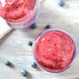 Blueberry and Greek Yogurt Smoothie