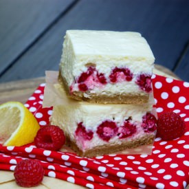 Lemon Cheesecake Bars w Raspberries