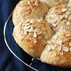 Honey-Oatmeal Rolls