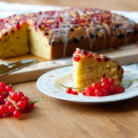 Vanilla Cake with Red Currants