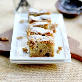 Apple Cinnamon Cake with Raisins