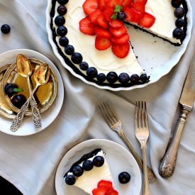 Oreo Cream Pie with Berries