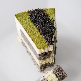 Matcha-Goma Mousse Cake