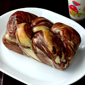 Chocolate Marble Asian Bread