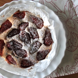 Easy Summer Strawberry Cake