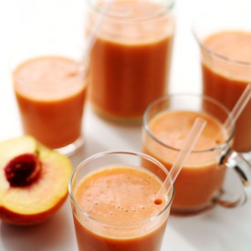 Healthy Peach Berry Smoothie