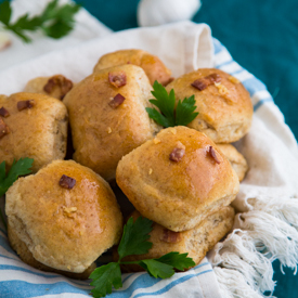 Garlic Dinner Rolls (Pampushki)