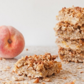 Healthy GF Peach Oatmeal Crumb Bars