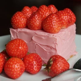 Small Strawberry Cakes