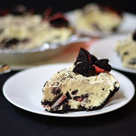 Strawberries n’ Cream Oreo Pie