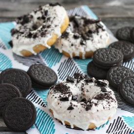 Easy Cookies & Cream Doughnuts