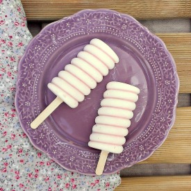 Strawberry White Chocolate Pops