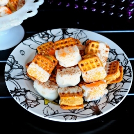 Pumpkin Spice Biscoff Pretzel Bites