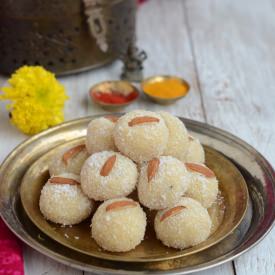 Nariyal ke Ladoo