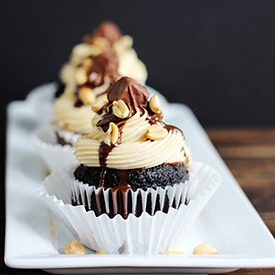 Snickers Cupcakes